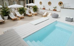 Emblemático F24-Only Adults